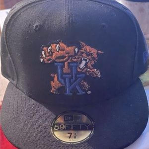 Men’s hat. Kentucky Wildcats fitted 7 3/8. Never worn